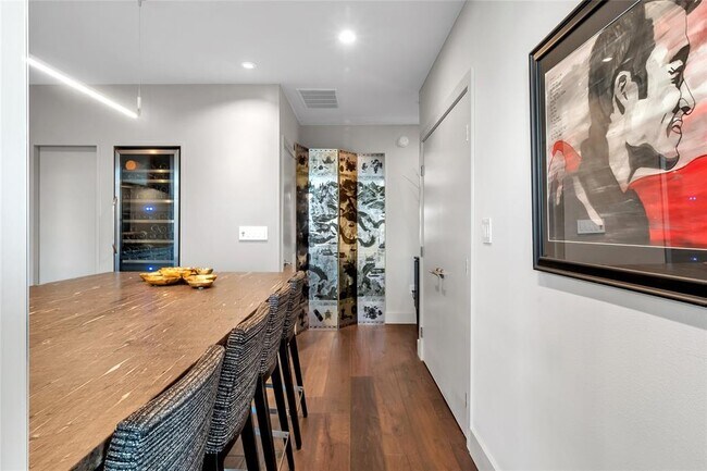 Building Photo - 2323 N Houston St