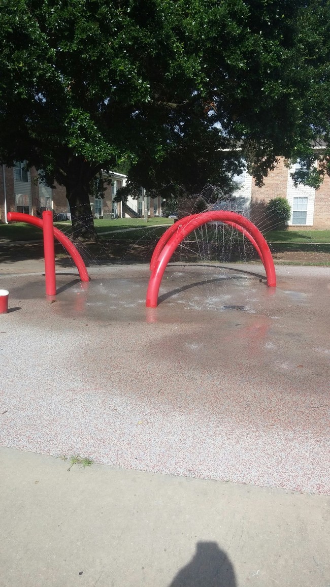 Juegos acuáticos Splashpad - Azalea Pointe Apartments