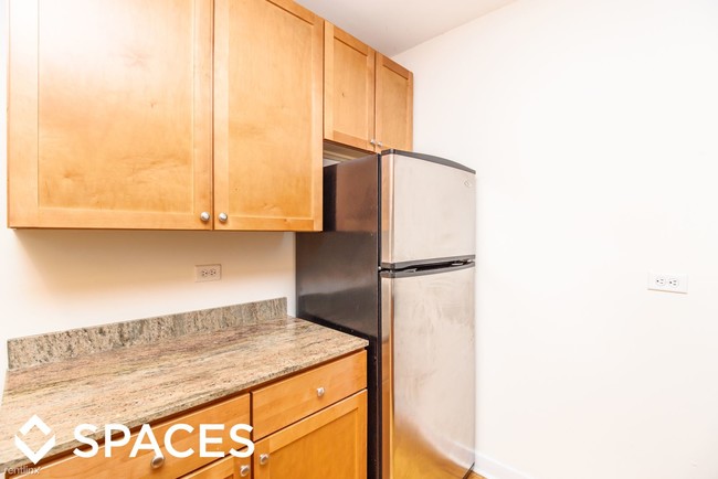 Building Photo - 4550 N Wolcott Ave
