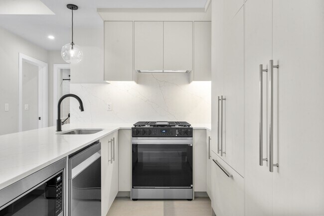 Photo du bâtiment - 8375-8375 Broadcast Ave SW