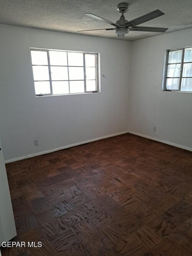 Foto del edificio - 1504 Fairfield Dr