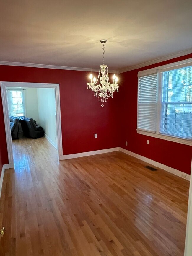 Photo - Large 3BD/2BA House Uptown with Driveway and Huge Fenced Backyard