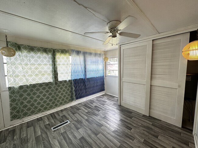 Foto del edificio - 817 Parks St