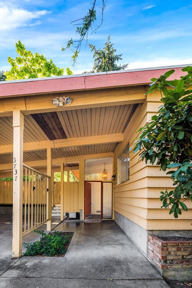 Building Photo - Mercer Island 4 Bedroom 3 Bath Rental Home...