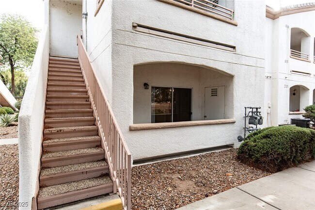 Building Photo - 5650 E Sahara Ave