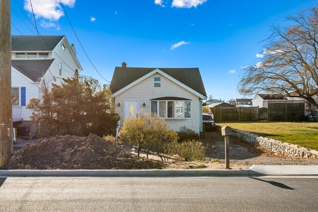 Building Photo - 2 Pirates Cv