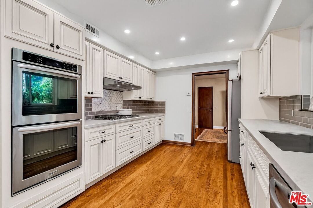 Primary Photo - 701 Sierra Dr