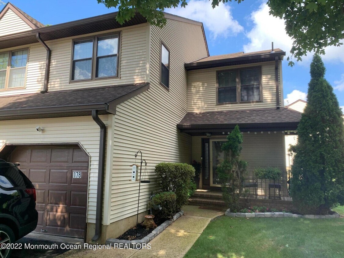 178 Longwood Dr, Manalapan Township, NJ 07726 Condo for Rent in