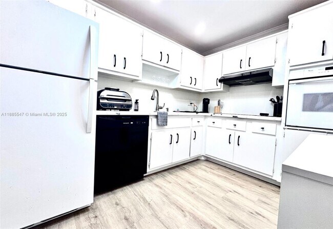 Foto del edificio - 400 Kings Point Dr