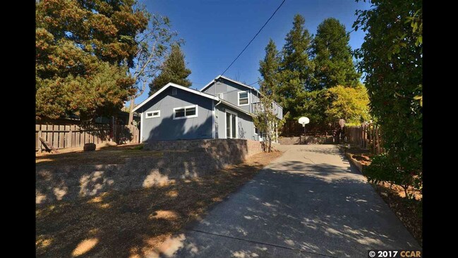 Foto del edificio - 2431 Monterey Ave