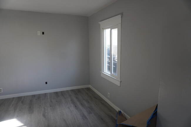 Living room with wall outlets ready for TV - 224 W 84th St