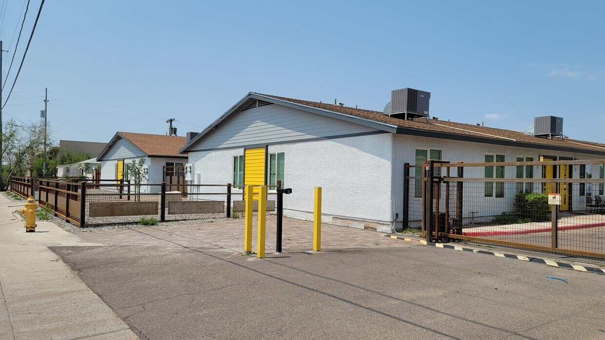 Primary Photo - 2232 E Roosevelt St