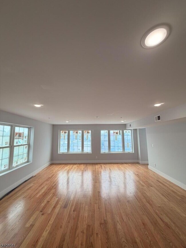 Foto del edificio - 129 Mt Pleasant Ave