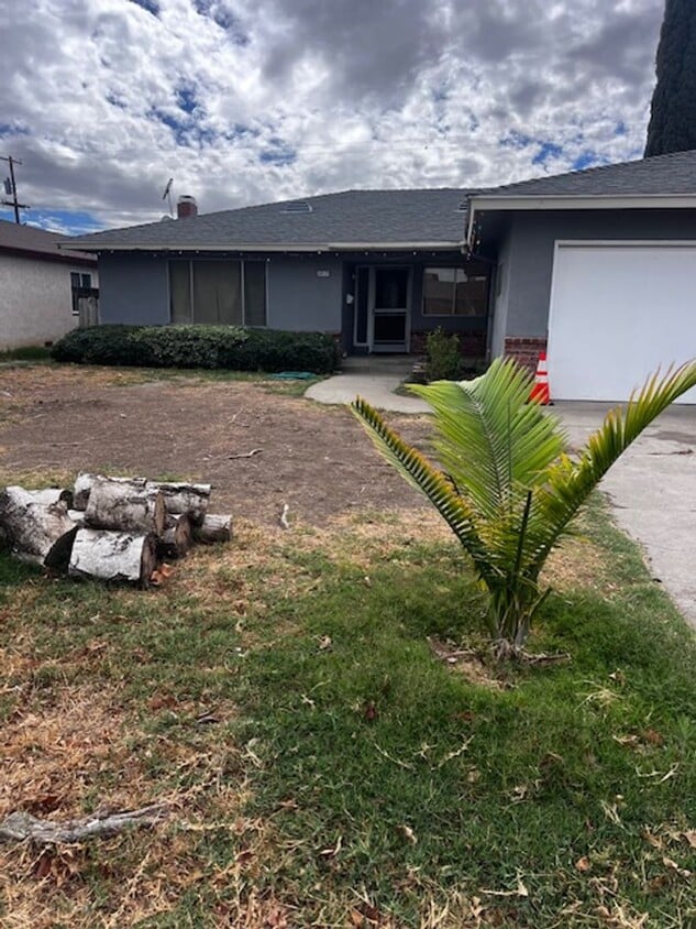 Primary Photo - 4 BEDROOM HOME