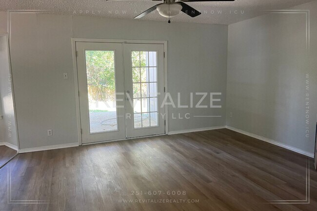 Foto del edificio - Beautifully Remodeled 4/2 Home in West Mob...