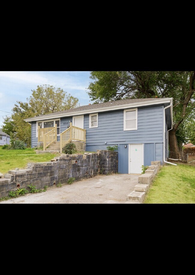 Building Photo - Spacious 5-Bedroom Gem on Monroe Avenue wi...