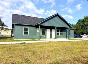 Building Photo - 502 N Ross Sterling