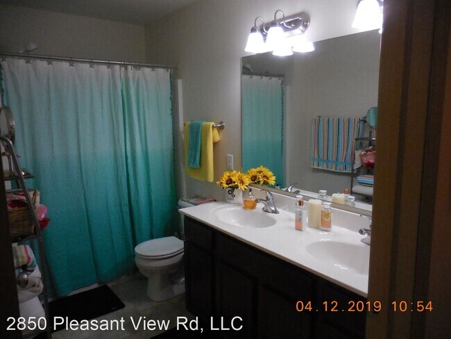 Foto del edificio - 2852 N Pleasant View Rd