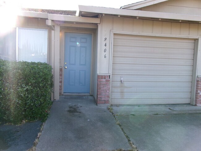 Foto del edificio - UPDATED 3 BEDROOM 2 BATH