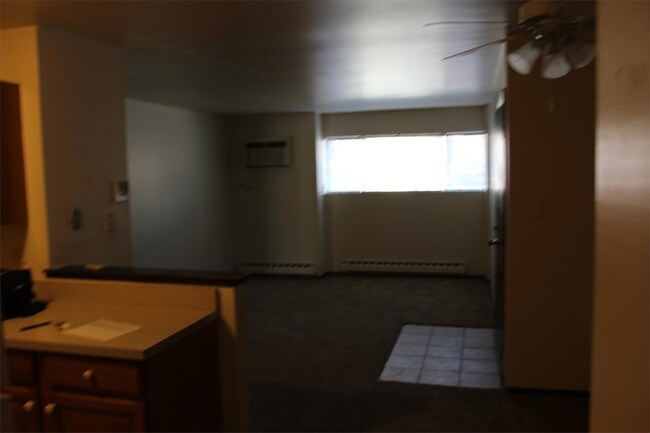 Building Photo - 160 Gladstone Dr