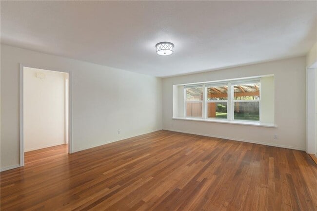 Building Photo - 10217 Missel Thrush Dr