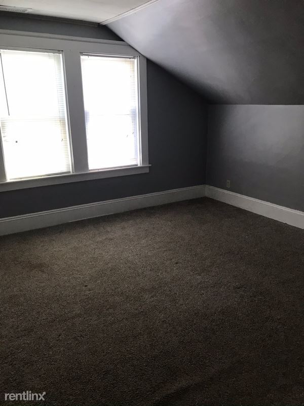 Building Photo - 144 School St