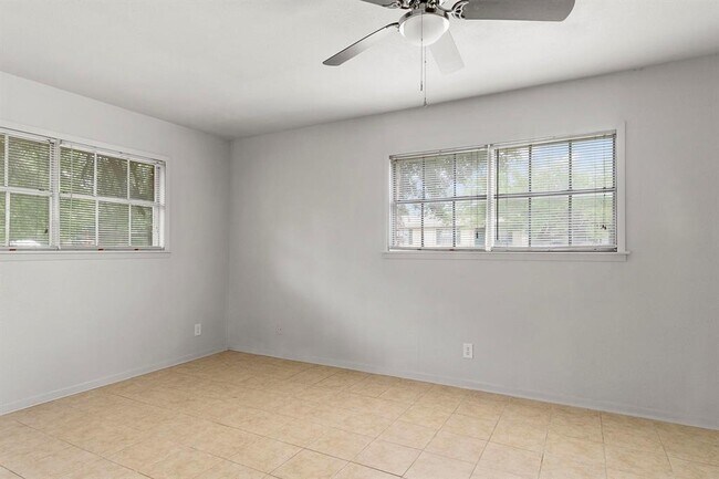 Building Photo - 3715 Ivanhoe Dr