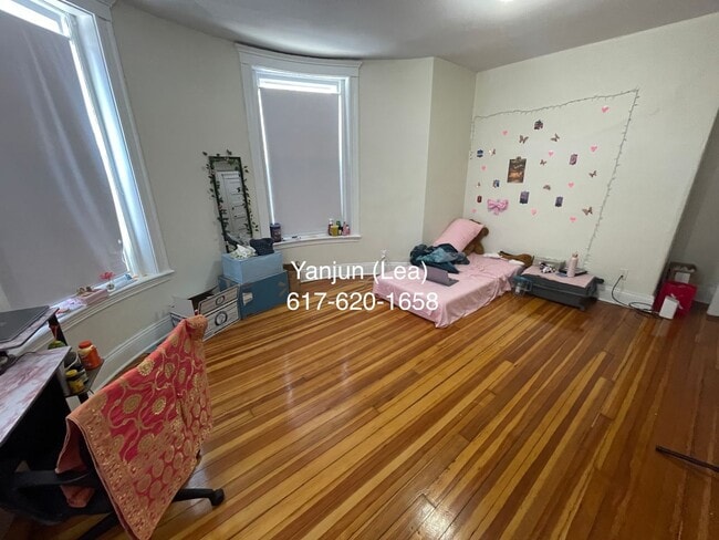 Building Photo - NO BROKER FEE** SEPT 3bed split in Brighto...