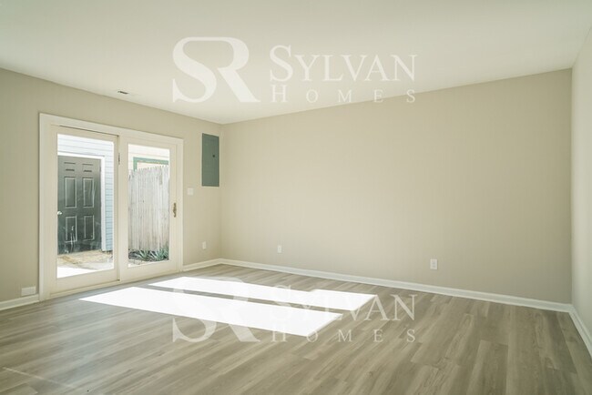 Foto del edificio - Come view this charming 3BR 1BA home