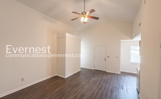 Foto del edificio - 2 Bed/1.5 Bath Home with Off-Street Parking / Pet-Friendly / Available Now!
