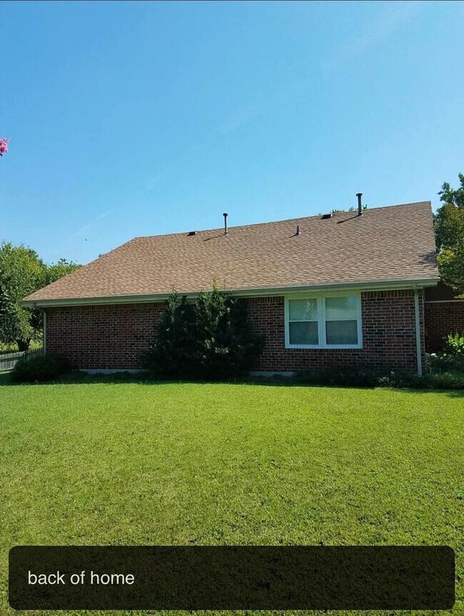 Building Photo - Knoxville 37922 - 3 bedroom, 2 bath home -...