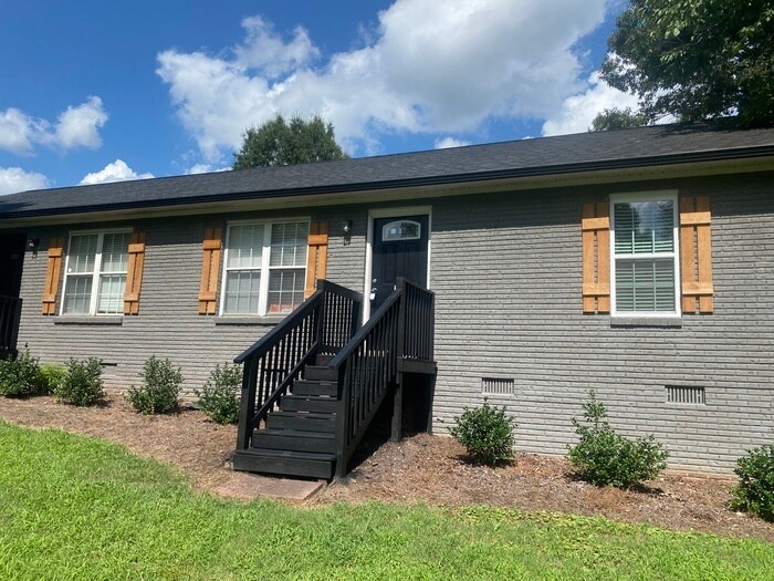 Foto principal - 245 Long Bow Rd