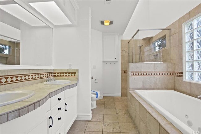 Building Photo - 416 Larkspur Ave