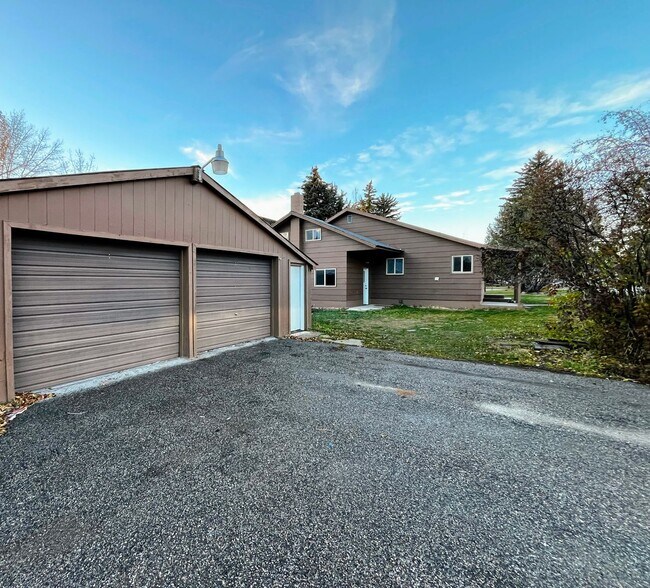 Foto del edificio - Spacious, Updated Home in the Heart of Driggs