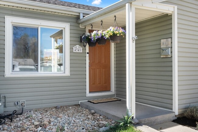 Building Photo - 2BD, 1BA Englewood Home with Back Yard and 2-Car Garage