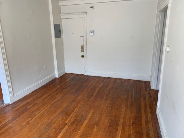 Building Photo - 211 Park Dr