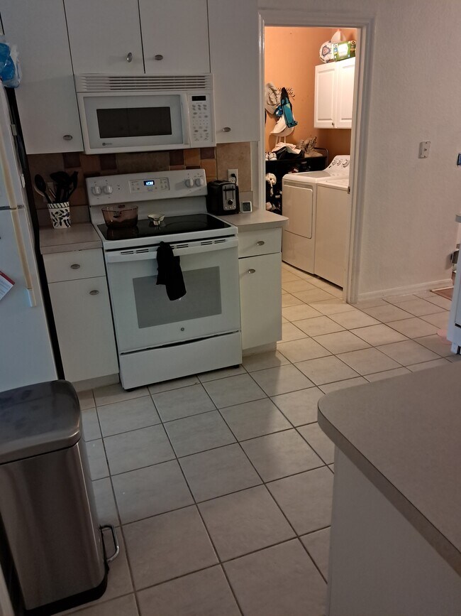 Kitchen - 1413 Maricopa Rd