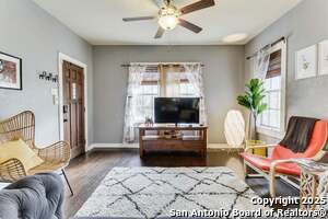 Foto del edificio - 419 W Lullwood Ave