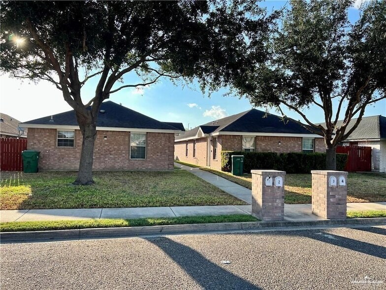 Foto principal - 2301 N Erica St
