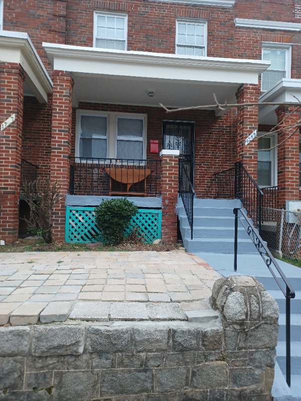 Foto del edificio - 1745 Lyman Pl NE