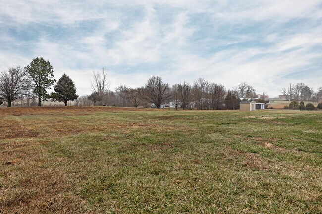 Building Photo - 15 Goldenrod Dr