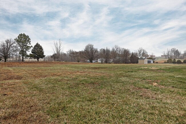 Foto del edificio - 15 Goldenrod Dr