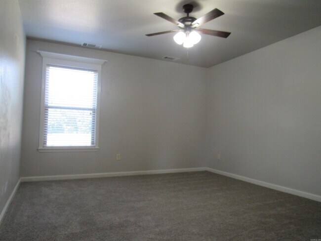 Building Photo - 105 Earnhardt Cir