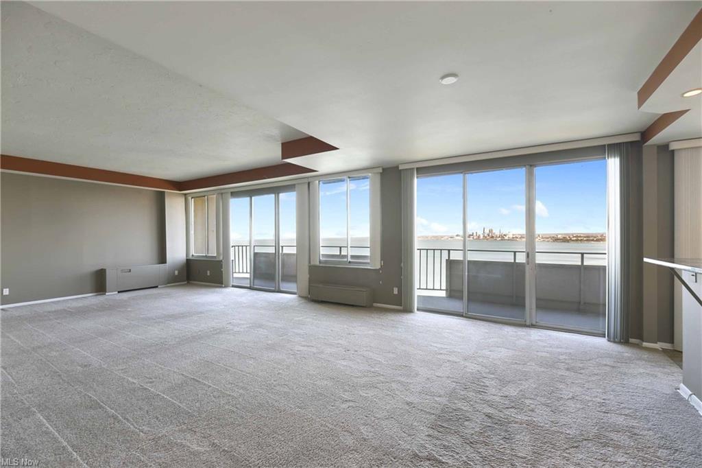 Foto principal - 12900 Lake Ave
