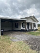 Building Photo - 610 SE Front St