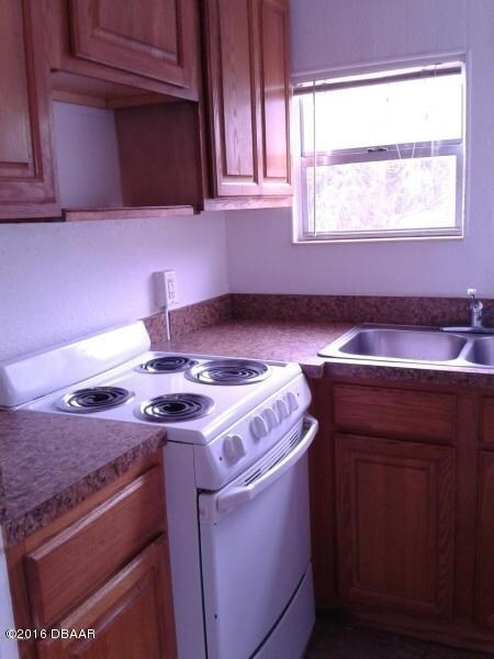 Kitchen - 207 N Peninsula Dr