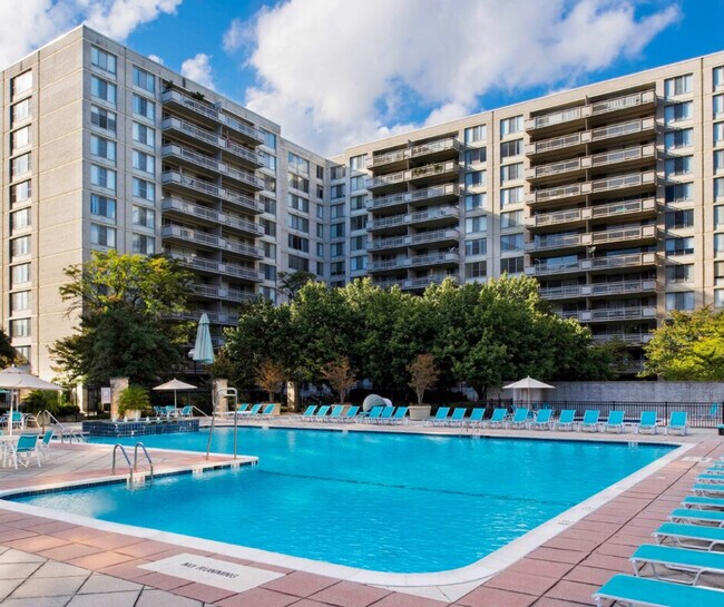 Foto del edificio - 2200a Crystal Dr