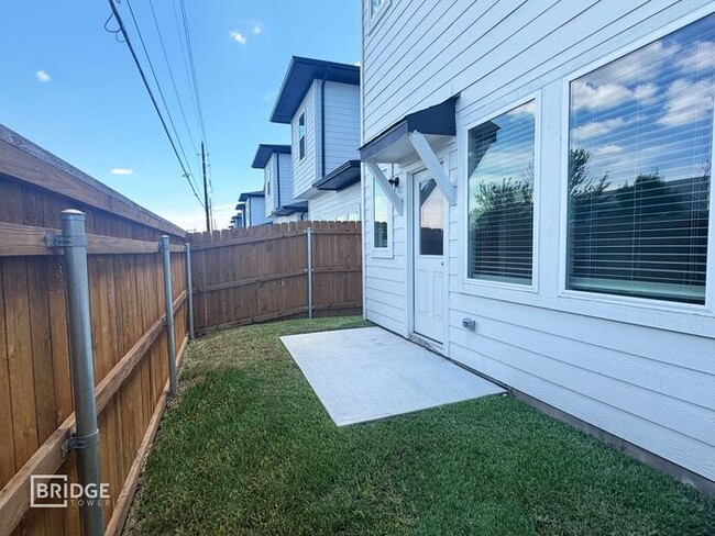 Foto del edificio - 33166 Willow Hts Ln