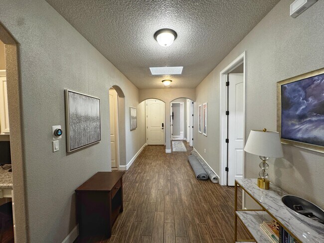 Foto del edificio - 6801 Prom Ave NE