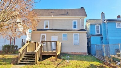 Building Photo - 523 Frederick St